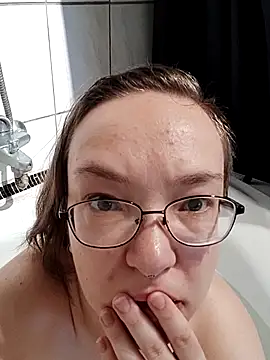 Snapshot of Isabella_Geney chatting on 11-19-25, 12:38 Isabella Geney online show from 11-19-25, 12:38