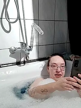 Isabella Geney online show from 02-21-26, 05:58