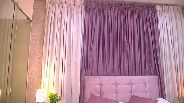 Snapshot of Lilly_Peach22 chatting on 01-18-25, 06:10 Lilly Peach22 online show from 01-18-25, 06:10