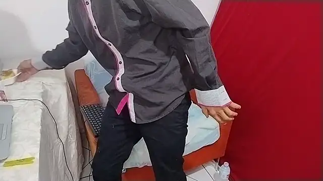 Snapshot of UncutToyBoy23cm chatting on 03-23-25, 05:00 UncutToyBoy23cm online show from 03-23-25, 05:00