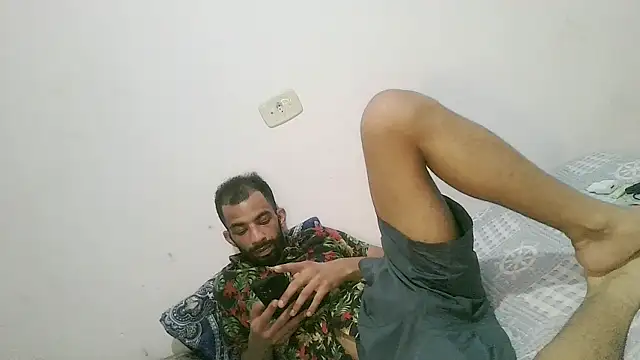 Snapshot of UncutToyBoy23cm chatting on 10-18-25, 07:47 UncutToyBoy23cm online show from 10-18-25, 07:47