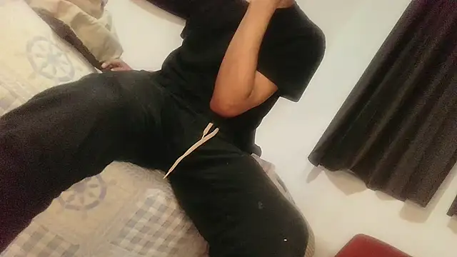 Snapshot of UncutToyBoy23cm chatting on 11-11-25, 07:30 UncutToyBoy23cm online show from 11-11-25, 07:30