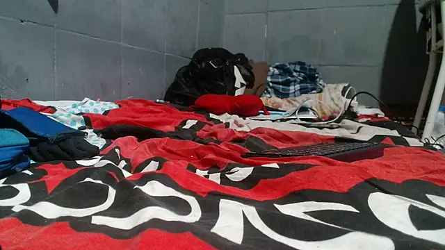 Snapshot of UncutToyBoy23cm chatting on 06-11-26, 04:43 UncutToyBoy23cm online show from 06-11-26, 04:43