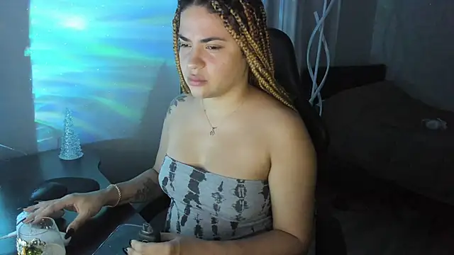 Snapshot of MelSaunders chatting on 12-15-24, 03:45 MelSaunders online show from 12-15-24, 03:45