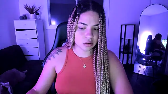 Snapshot of MelSaunders chatting on 11-02-25, 12:02 MelSaunders online show from 11-02-25, 12:02