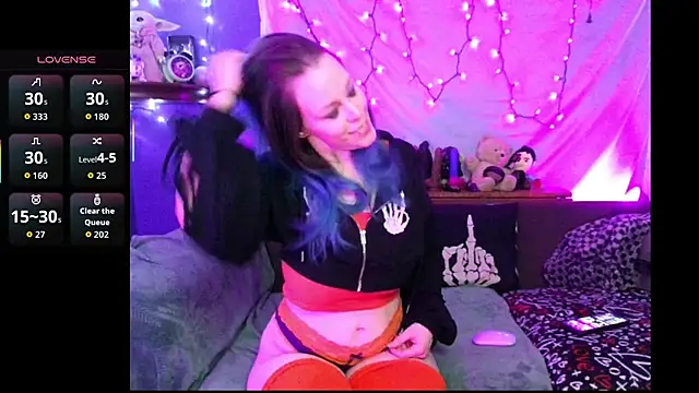 EverlyEster online show from 11-08-25, 03:07