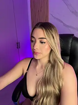 Snapshot of kyliejoness chatting on 07-20-26, 02:48 kyliejoness online show from 07-20-26, 02:48