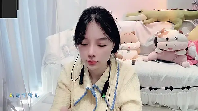 AKiKi711 online show from 10-14-25, 04:24