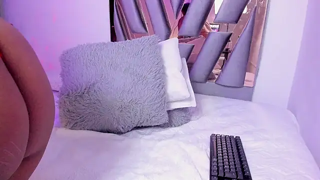 Danna Ramiirez online show from 01-17-25, 09:28