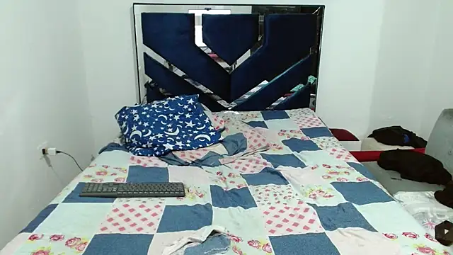 MiguelAngelxl online show from 10-16-25, 04:24