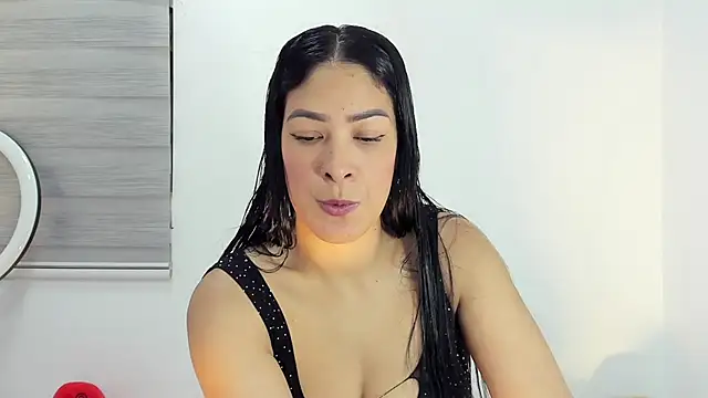 bella hadid1  online show from 12-20-25, 08:27