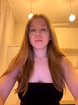 Eva Weyne online show from 10-31-25, 07:37