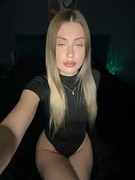 Snapshot of Sweet__Milly chatting on 12-16-24, 02:38 Sweet Milly online show from 12-16-24, 02:38