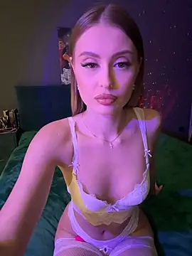 Snapshot of Sweet__Milly chatting on 01-10-25, 07:00 Sweet Milly online show from 01-10-25, 07:00