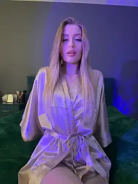 Snapshot of Sweet__Milly chatting on 01-20-25, 07:57 Sweet Milly online show from 01-20-25, 07:57