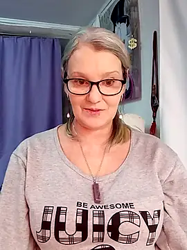 Snapshot of irinamaux chatting on 01-18-26, 10:41 irinamaux online show from 01-18-26, 10:41