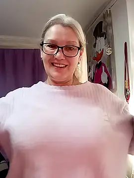 Snapshot of irinamaux chatting on 02-01-26, 10:47 irinamaux online show from 02-01-26, 10:47