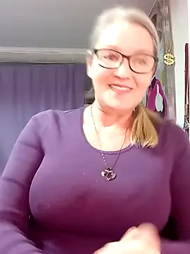 Snapshot of irinamaux chatting on 02-14-26, 02:30 irinamaux online show from 02-14-26, 02:30