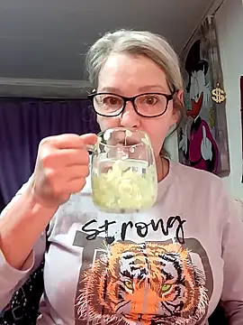 Snapshot of irinamaux chatting on 02-19-26, 01:45 irinamaux online show from 02-19-26, 01:45