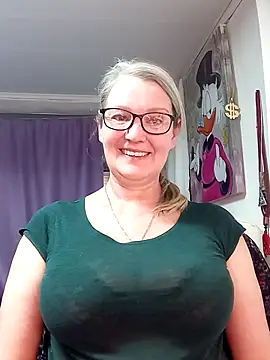 Snapshot of irinamaux chatting on 02-19-26, 11:56 irinamaux online show from 02-19-26, 11:56