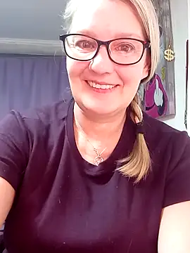 Snapshot of irinamaux chatting on 03-01-26, 06:15 irinamaux online show from 03-01-26, 06:15