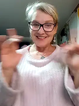Snapshot of irinamaux chatting on 04-17-26, 02:09 irinamaux online show from 04-17-26, 02:09