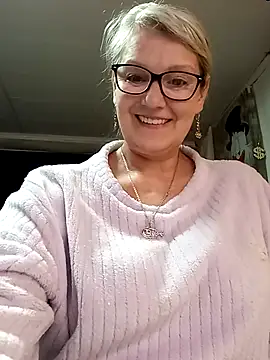 Snapshot of irinamaux chatting on 04-19-26, 06:32 irinamaux online show from 04-19-26, 06:32