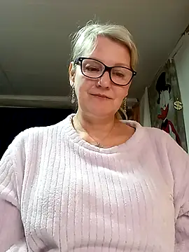 Snapshot of irinamaux chatting on 04-21-26, 01:42 irinamaux online show from 04-21-26, 01:42