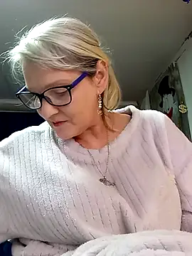 Snapshot of irinamaux chatting on 05-10-26, 03:33 irinamaux online show from 05-10-26, 03:33