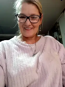 Snapshot of irinamaux chatting on 05-10-26, 03:39 irinamaux online show from 05-10-26, 03:39