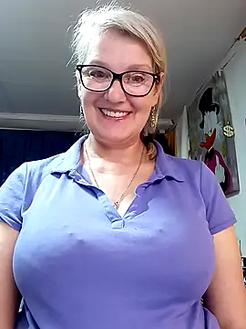 Snapshot of irinamaux chatting on 05-13-26, 04:32 irinamaux online show from 05-13-26, 04:32