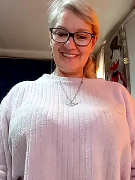 Snapshot of irinamaux chatting on 05-16-26, 07:05 irinamaux online show from 05-16-26, 07:05