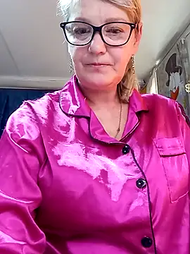 Snapshot of irinamaux chatting on 05-17-26, 07:17 irinamaux online show from 05-17-26, 07:17
