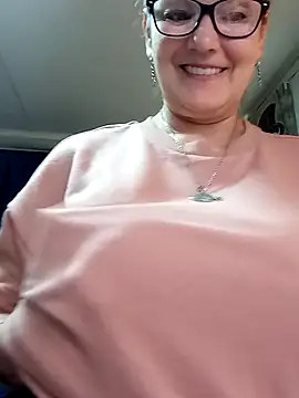Snapshot of irinamaux chatting on 05-20-26, 07:14 irinamaux online show from 05-20-26, 07:14