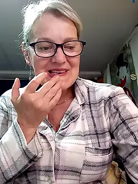 Snapshot of irinamaux chatting on 05-26-26, 03:46 irinamaux online show from 05-26-26, 03:46