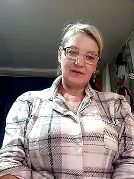 Snapshot of irinamaux chatting on 05-27-26, 05:26 irinamaux online show from 05-27-26, 05:26