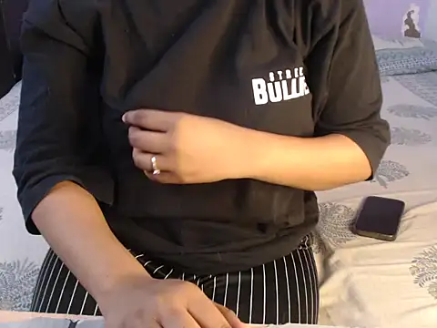 Freya nia online show from 01-05-25, 01:47