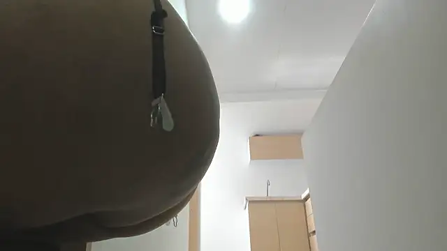 Snapshot of esmeraldastrong chatting on 12-02-24, 08:00 esmeraldastrong online show from 12-02-24, 08:00