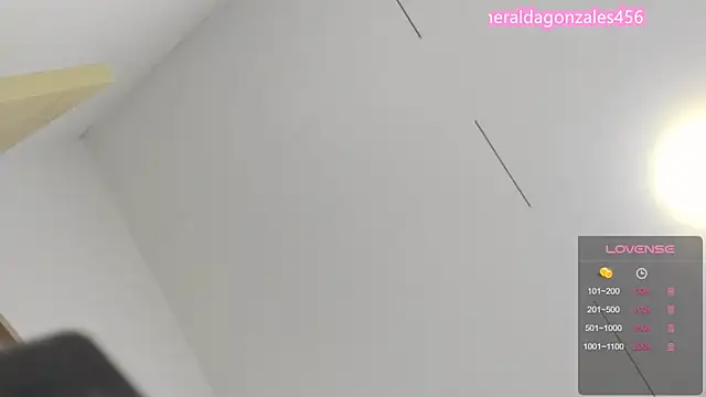 Snapshot of esmeraldastrong chatting on 01-17-25, 10:45 esmeraldastrong online show from 01-17-25, 10:45