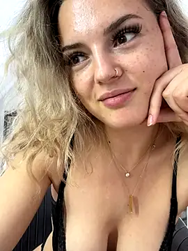 Snapshot of LexyGold chatting on 09-14-25, 02:05 LexyGold online show from 09-14-25, 02:05