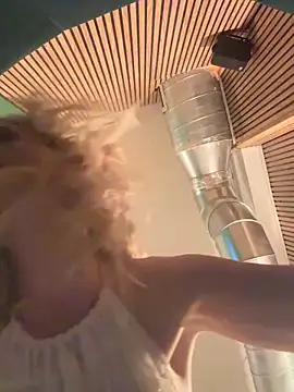 Snapshot of LexyGold chatting on 10-23-25, 03:00 LexyGold online show from 10-23-25, 03:00