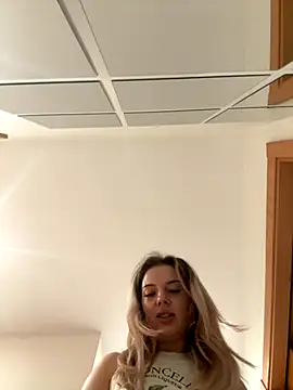 Snapshot of LexyGold chatting on 11-07-25, 08:14 LexyGold online show from 11-07-25, 08:14