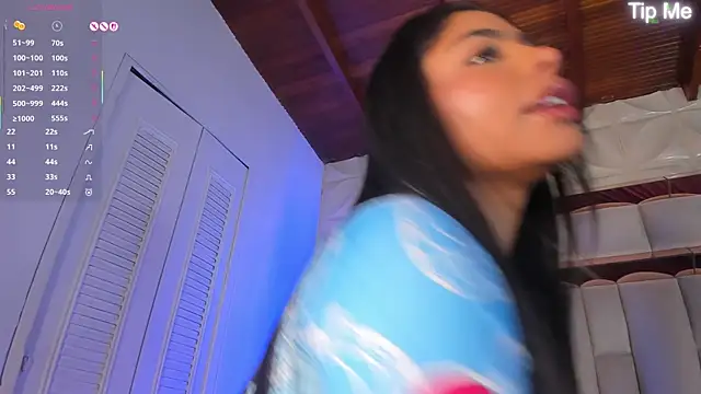 Snapshot of nicole_cooper__ chatting on 10-30-25, 07:36 nicole cooper online show from 10-30-25, 07:36