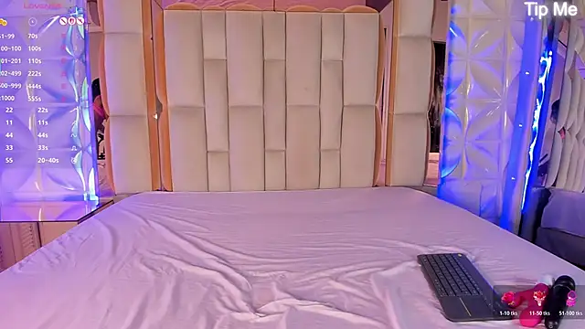 Snapshot of nicole_cooper__ chatting on 11-11-25, 07:36 nicole cooper online show from 11-11-25, 07:36