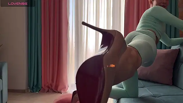 Snapshot of UrGoddessJenny chatting on 12-20-25, 08:54 UrGoddessJenny online show from 12-20-25, 08:54