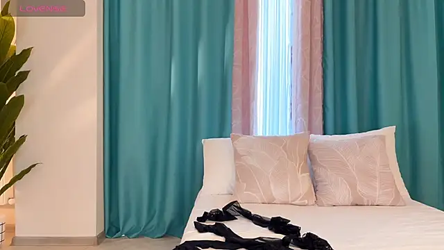 Snapshot of UrGoddessJenny chatting on 06-15-26, 01:35 UrGoddessJenny online show from 06-15-26, 01:35