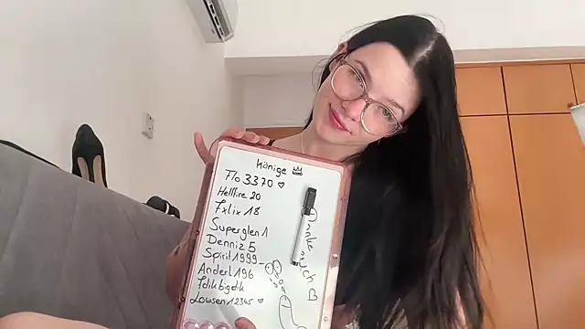 RoxiBlack online show from 11-29-25, 07:22