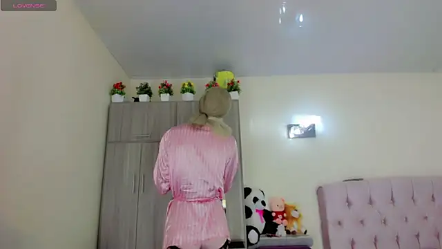 Snapshot of Victoria_Kastelo chatting on 12-12-24, 07:26 Victoria Kastelo online show from 12-12-24, 07:26