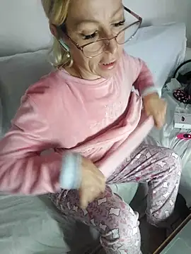 Snapshot of blondyruby chatting on 11-14-25, 08:24 blondyruby online show from 11-14-25, 08:24