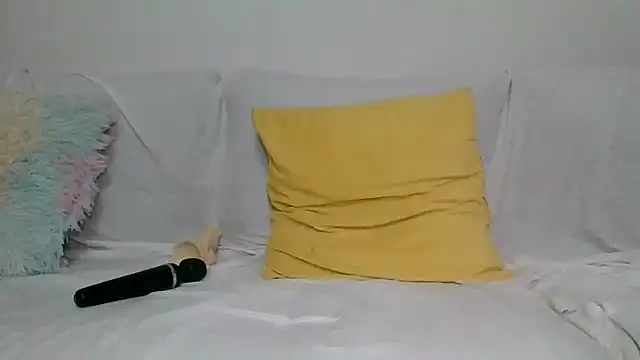 Snapshot of blondyruby chatting on 11-21-25, 08:40 blondyruby online show from 11-21-25, 08:40